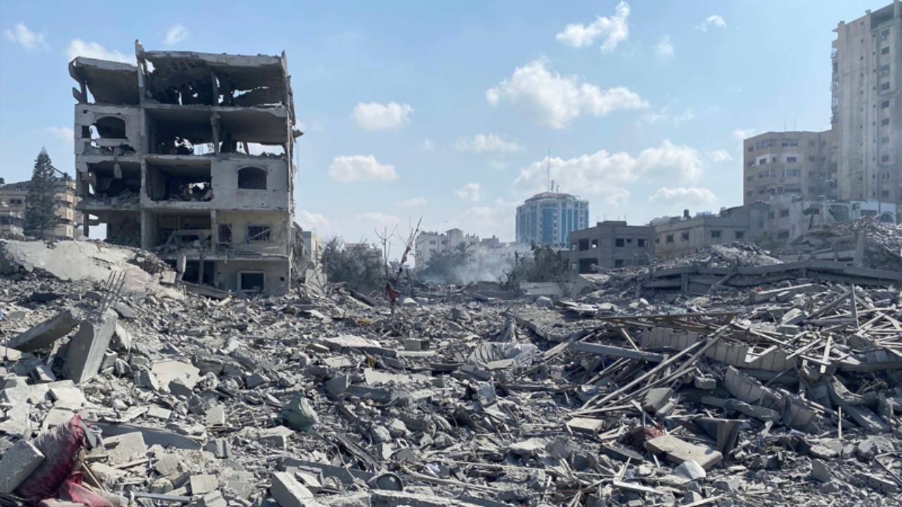 Irã confirma ataque à maior base militar dos EUA no Catar em meio à escalada no Oriente