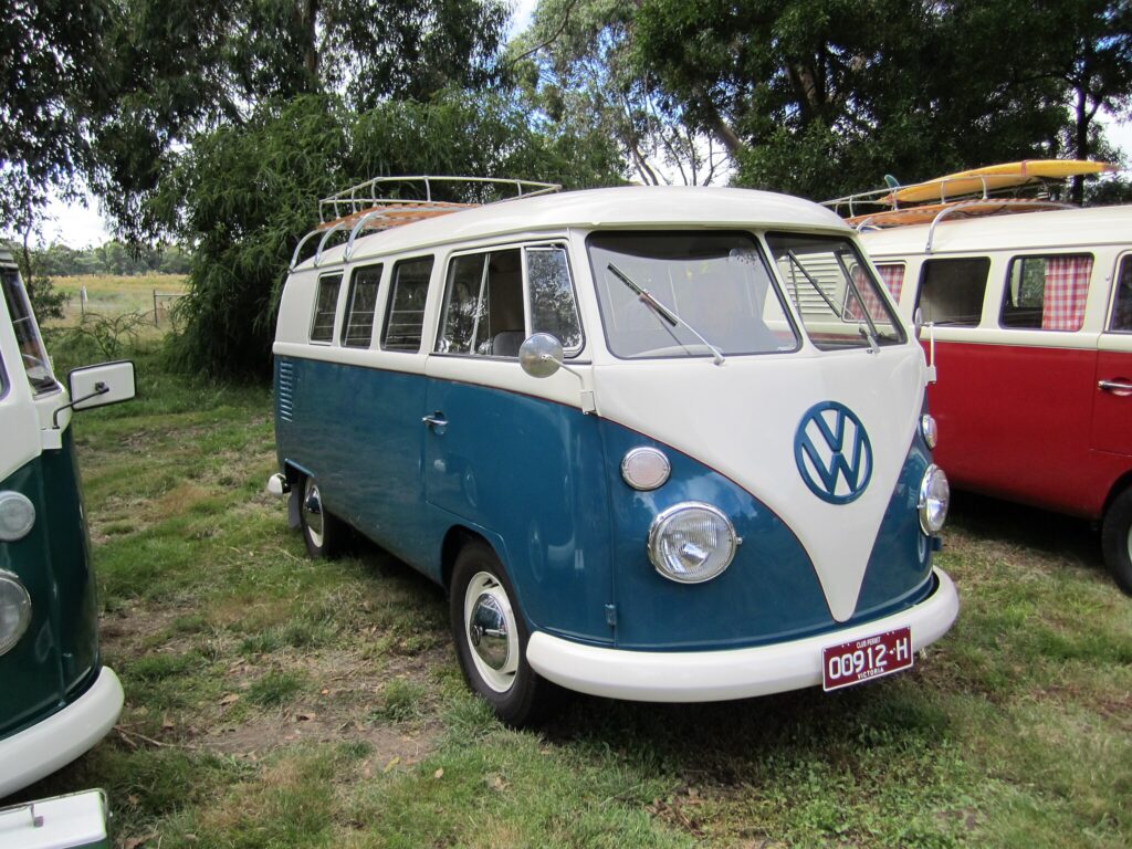 Chineses apresentam "Kombi" de oito portas com mecanismo da BYD