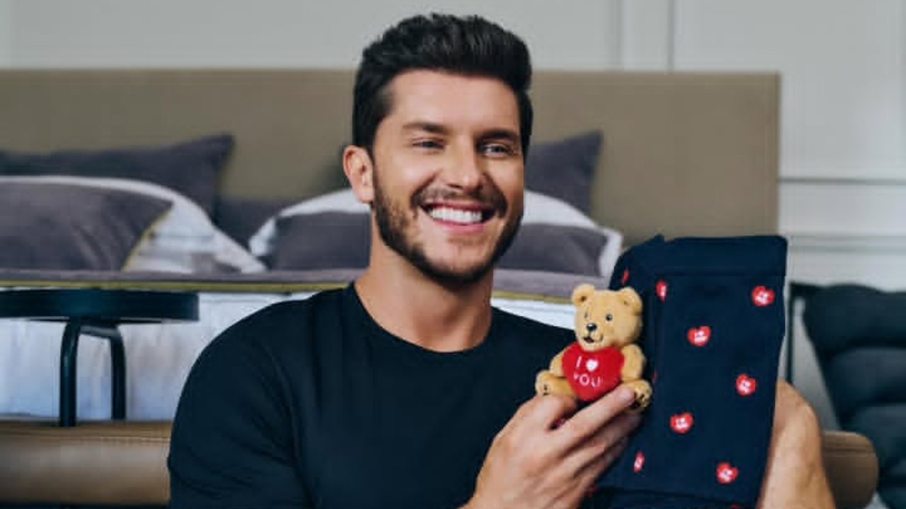 Klebber Toledo choca a web com ensaio de cueca antes do dia dos namorados!