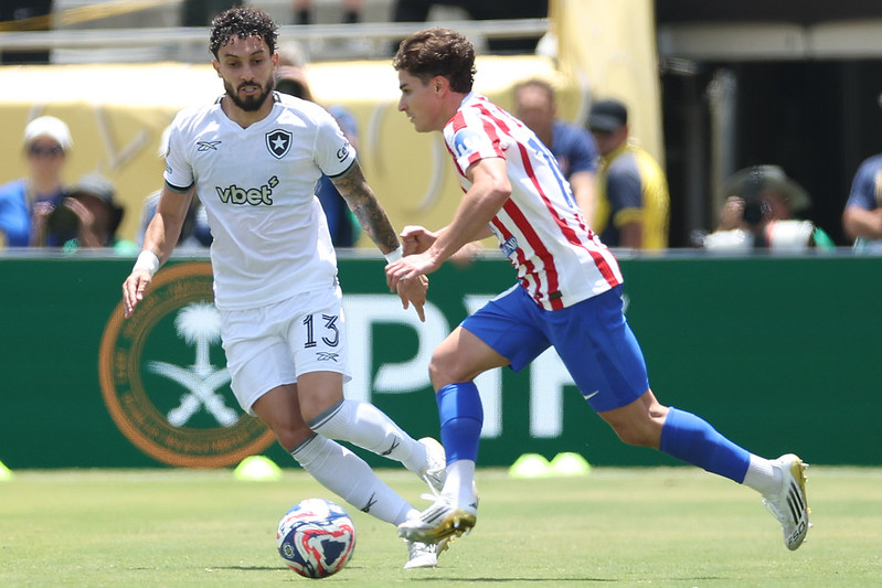 Alex Telles exalta Botafogo na Copa do Mundo: 'acostumado a ganhar e fazer grandes jogos'