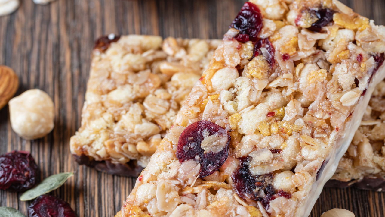 Barra de cereal caseira! A receita saudável e rápida para seu lanche do dia a dia