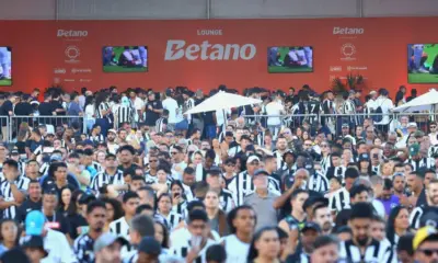 Torcida do Botafogo na Fan Zone, em Copacabana
