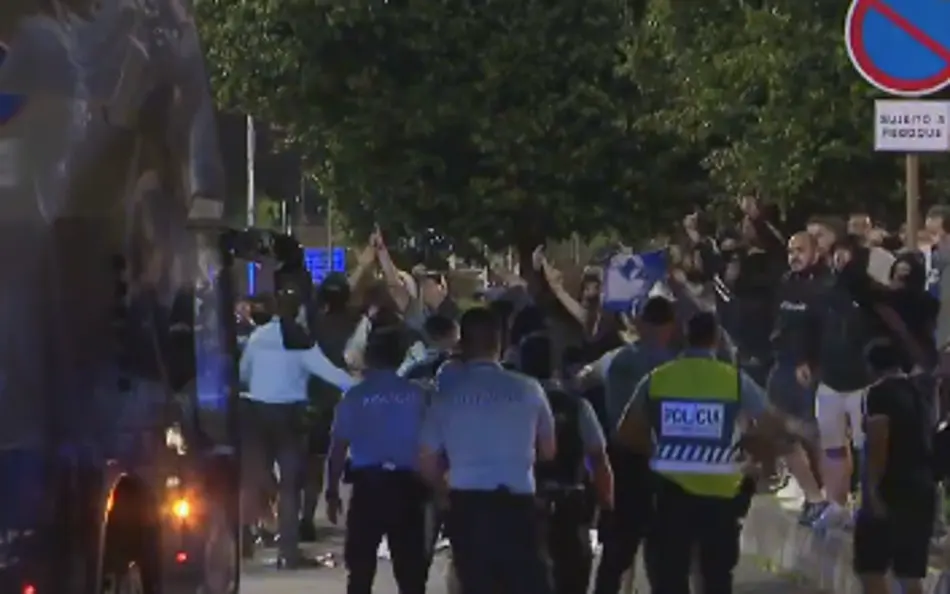 Torcida do Porto protesta após eliminação no Mundial