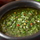 O chimichurri brasileiro com pimenta biquinho que virou uma febre