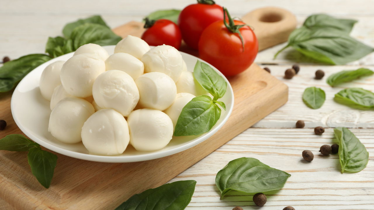 Mussarela caseira, a receita que vai revolucionar suas refeições