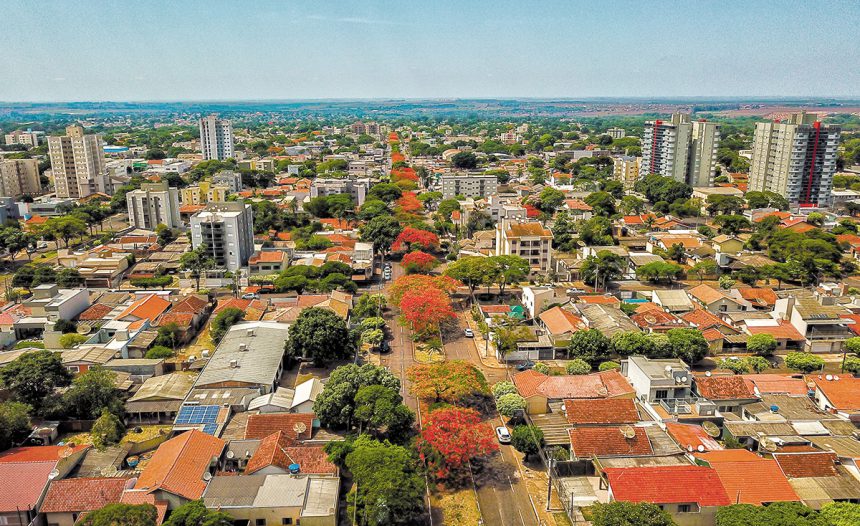 Essa cidade atrai estudantes e famílias com infraestrutura e natureza