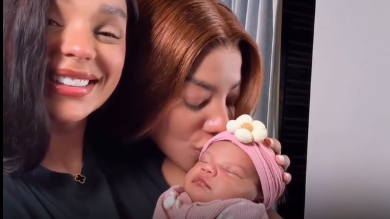 Ludmilla lança música e apresenta a filha Zuri no mesmo dia