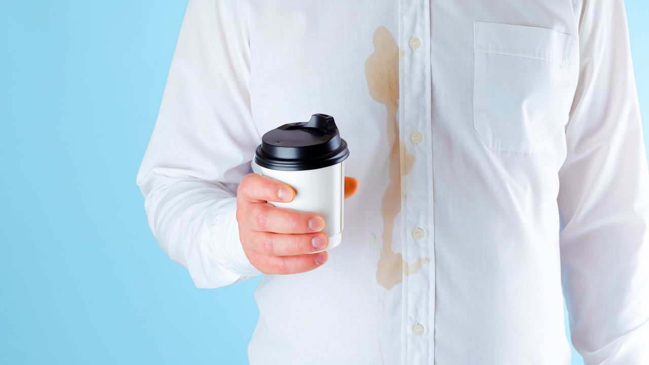 SOS manchas! O removedor caseiro que salva suas roupas de vinho, gordura e café