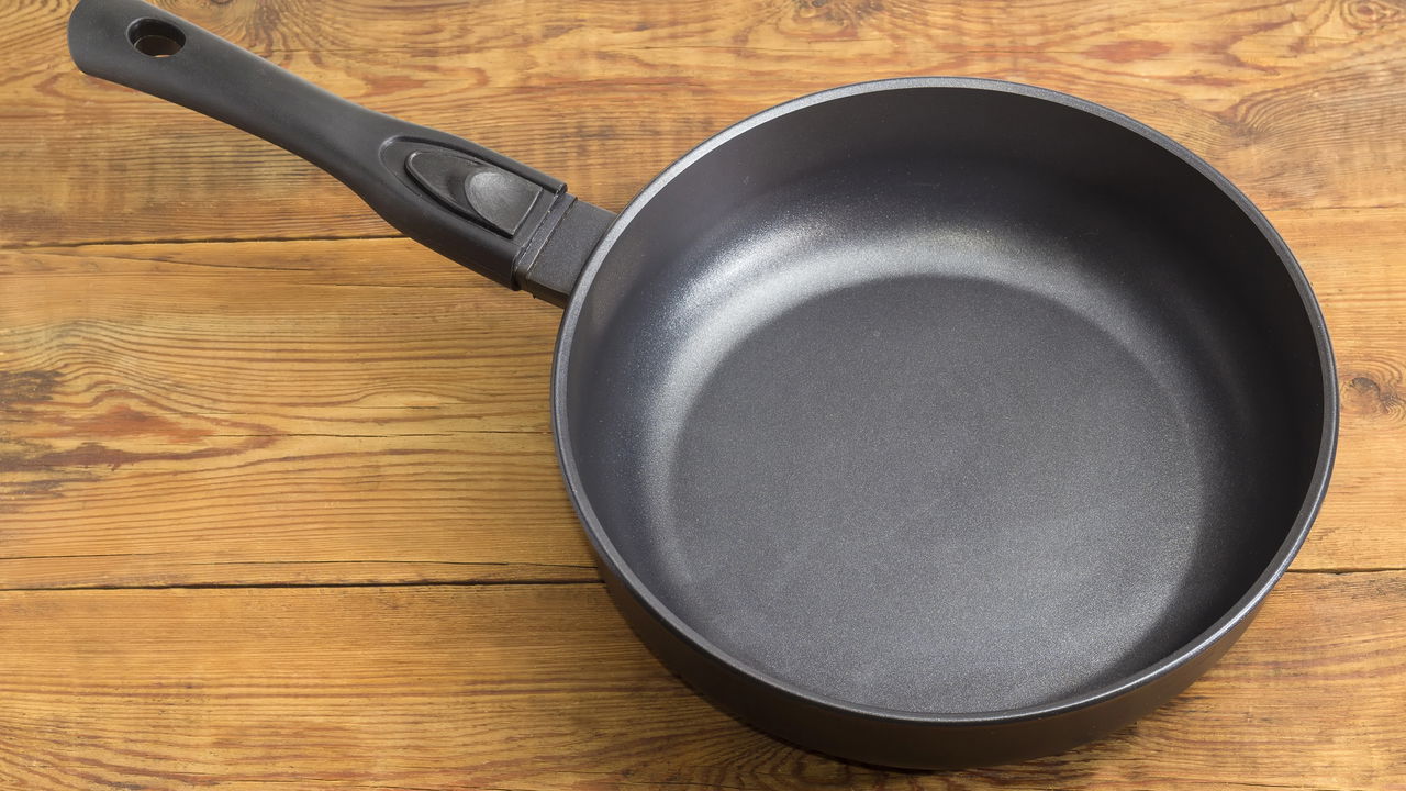 Sua panela antiaderente vai voltar a ter cara de nova com esse truque infalível!