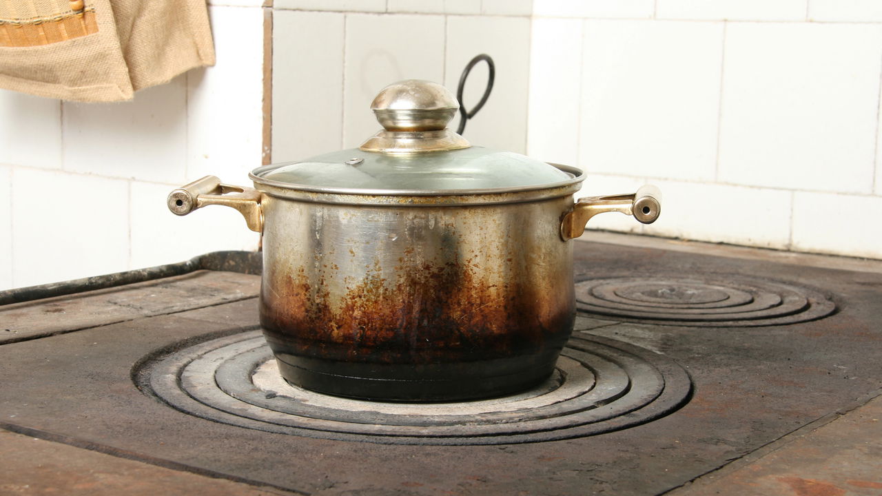 Panela escura? O método secreto para restaurar o brilho do alumínio