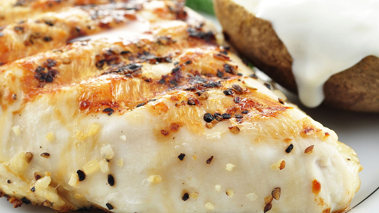 Essa receita de peito frango vai mudar sua vida na cozinha