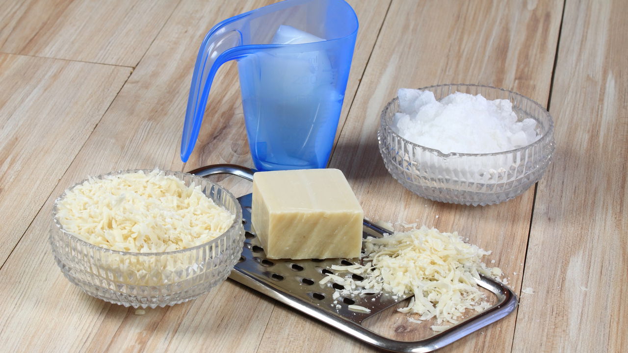 Aprenda a fazer seu próprio sabão em pó e transforme a lavanderia!