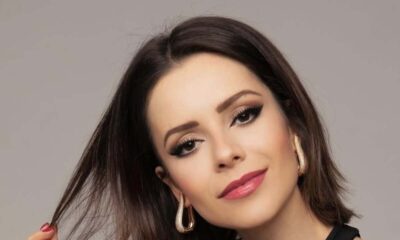 Sandy lança tendência! O vestido de couro azul que você precisa ter no inverno 2025