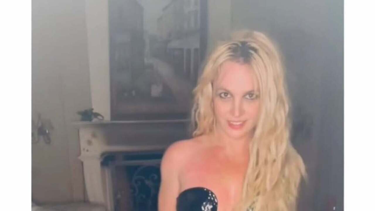 Britney Spears faz um retorno triunfal ao mundo da moda com Balenciaga