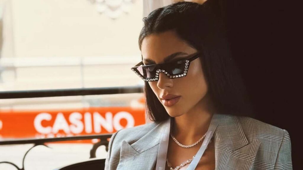 Você acredita? Rayane Figliuzzi usou grife de brechó no show de Ludmilla!