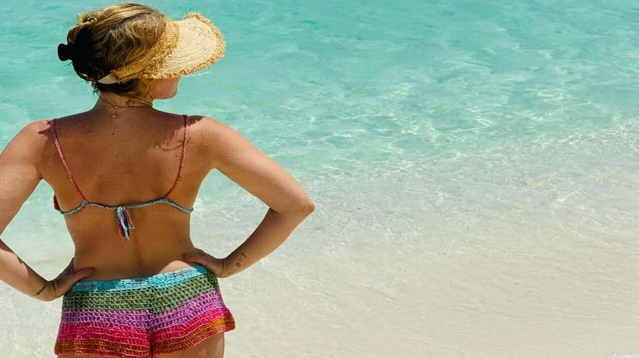 Crochê é a nova febre! Angélica mostra como usar a tendência de 2025 na praia