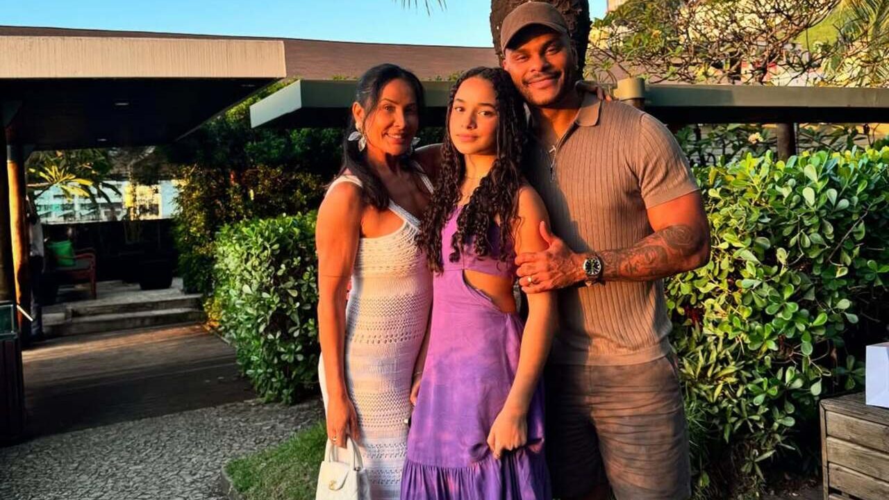 15 anos de Giullia! O brilho da filha de Scheila Carvalho em sua festa de debutante