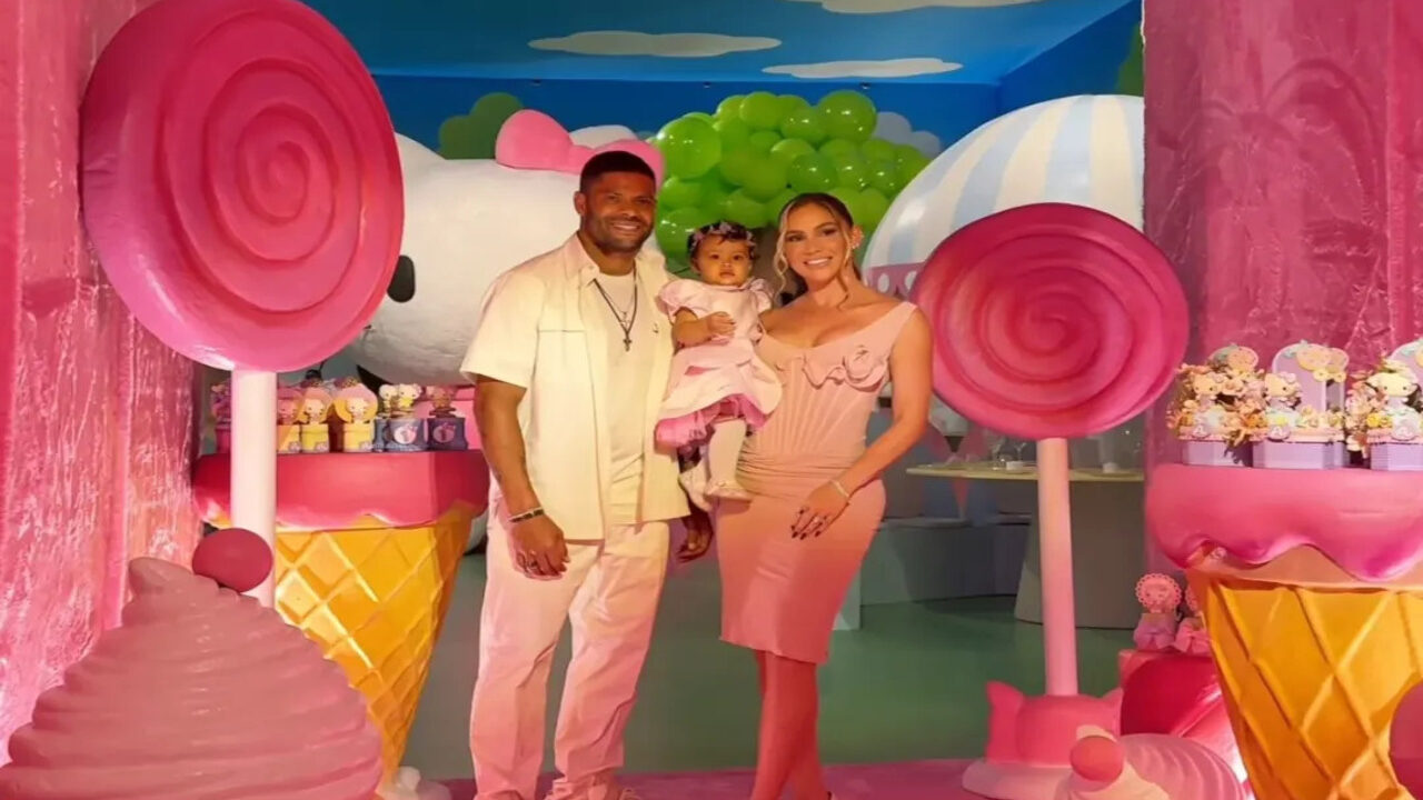 2,80 metros de fofura! o bolo monumental da festa de Aisha, filha de Hulk Paraíba