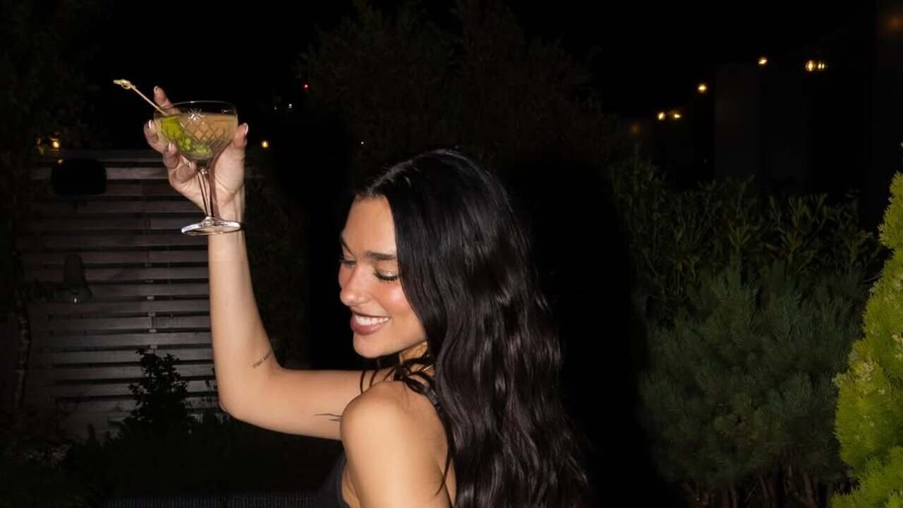 Vestido transparente! O segredo de dua lipa para um look ousado e elegante