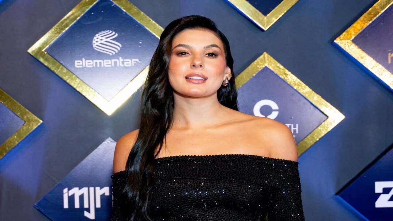 Ana Castela arrasa com look all black no leilão de Neymar!