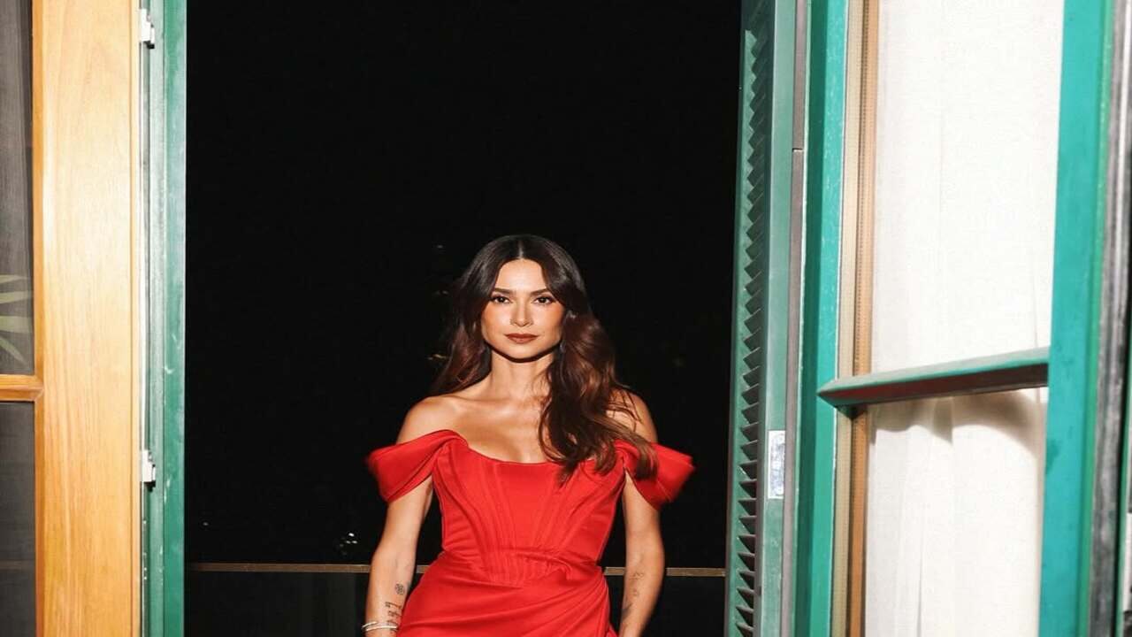 Thaila Ayala arrasa de vermelho em leilão beneficente, veja o look icônico!
