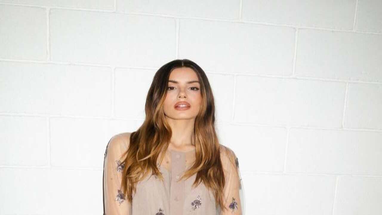 Coincidência fashion! Camila Queiroz e Giovanna Lancellotti com o mesmo look