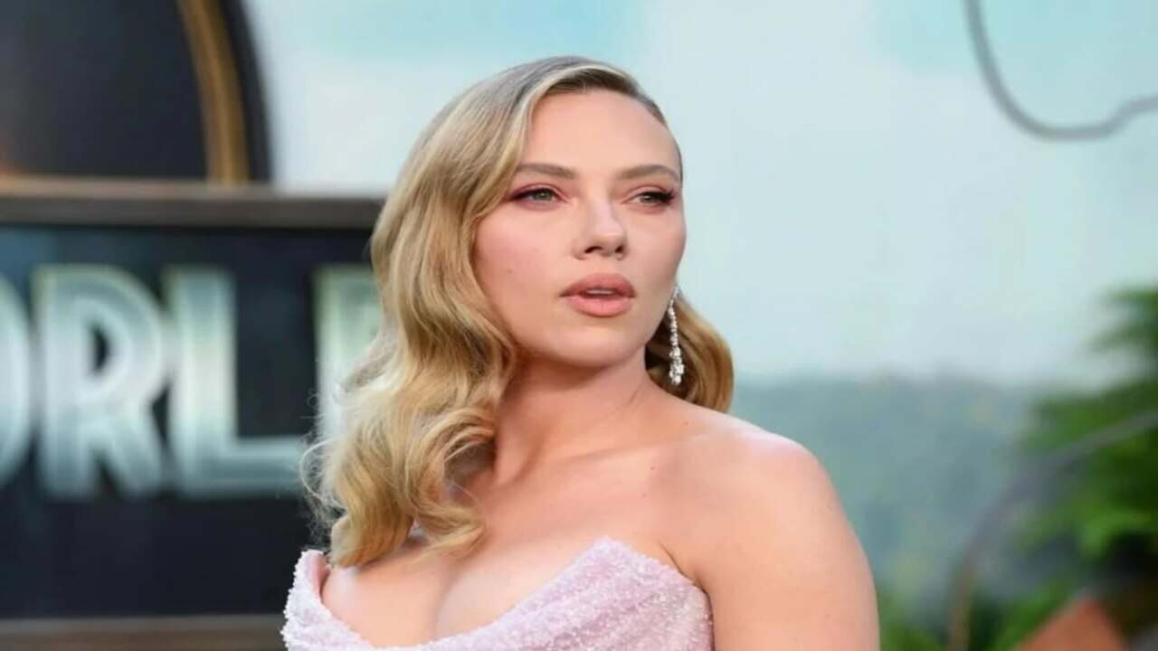 Scarlett Johansson traz a alta-Costura de Volta aos Holofotes!