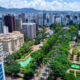 Quem visita essa cidade encontra uma capital planejada que encanta com arte, verde e sabores