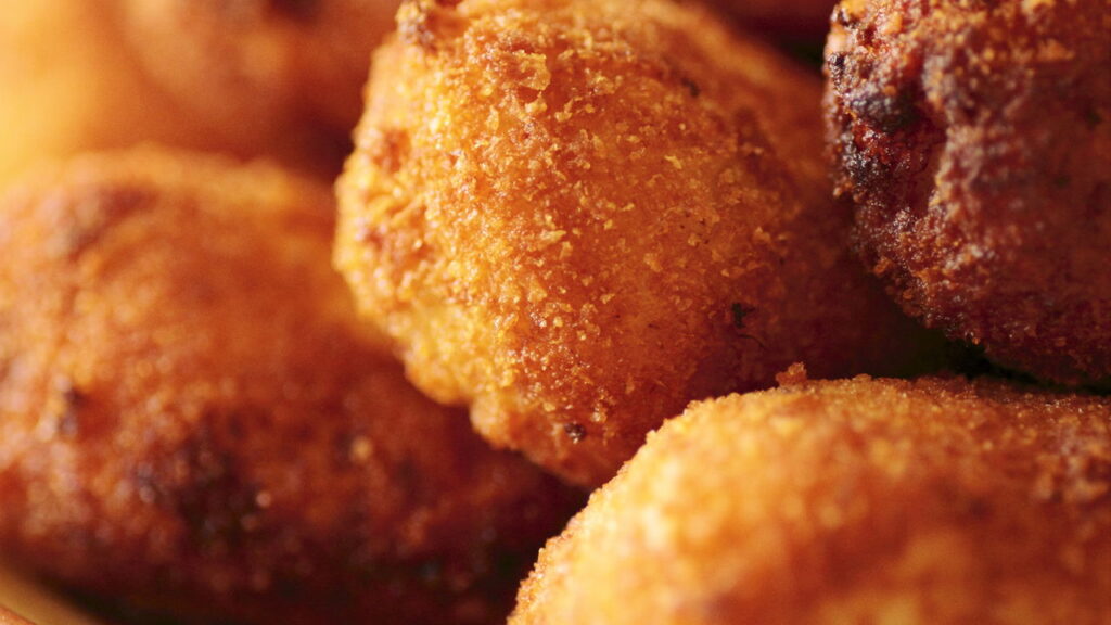 Esse bolinho de festa junina é o quitute mais amado do mês de junho