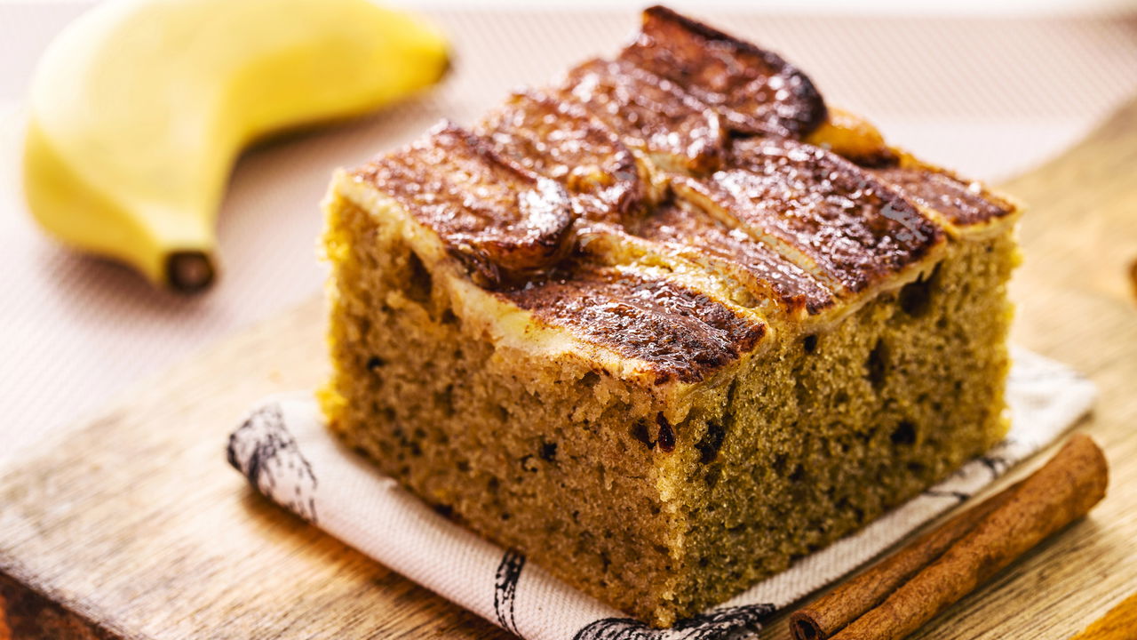 Essa receita de bolo não leva farinha nem açúcar