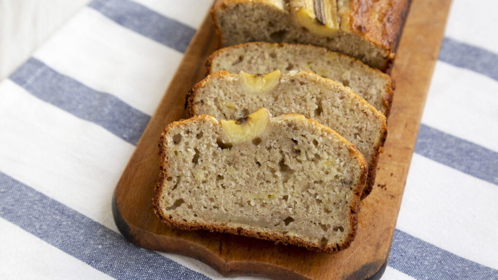 Receita de bolo de banana sem açúcar que viralizou nas redes