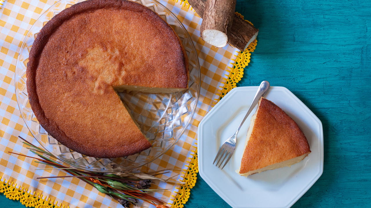 Bolo de tapioca sem forno que viralizou e todos querem fazer