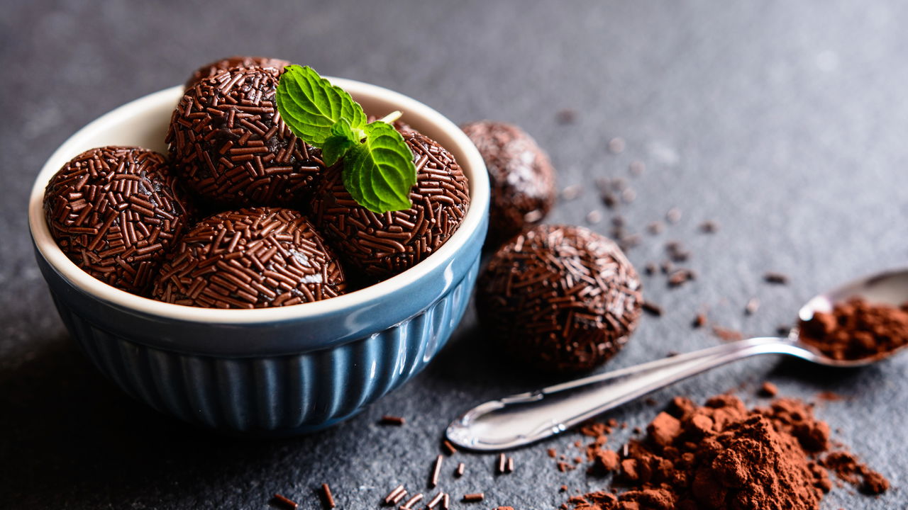 Esse brigadeiro de 4 ingredientes fatura milhões por mês