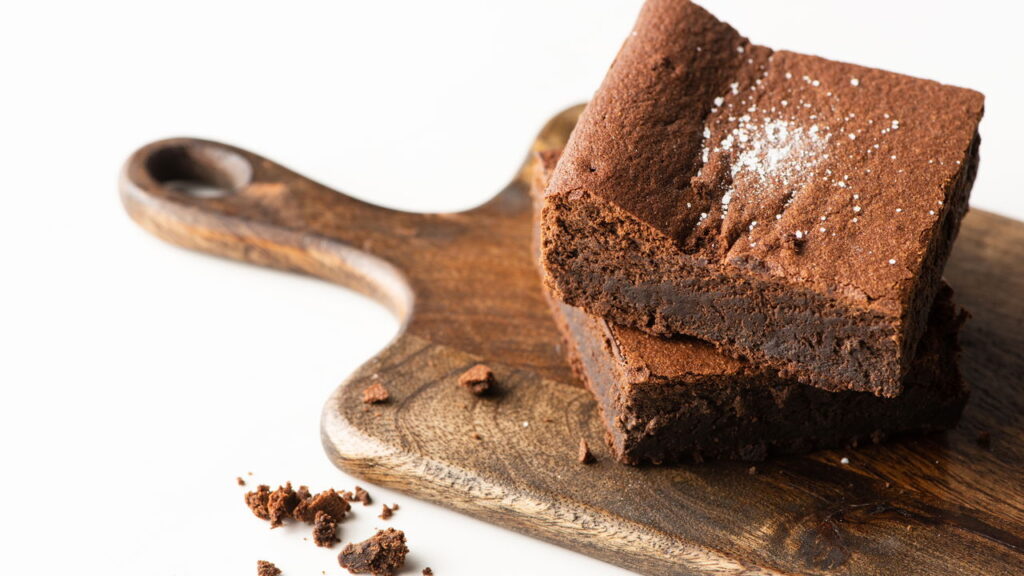 Brownie rápido com achocolatado vira mania nas redes sociais
