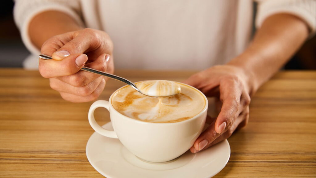 Café cremoso com 3 ingredientes vira sucesso no TikTok
