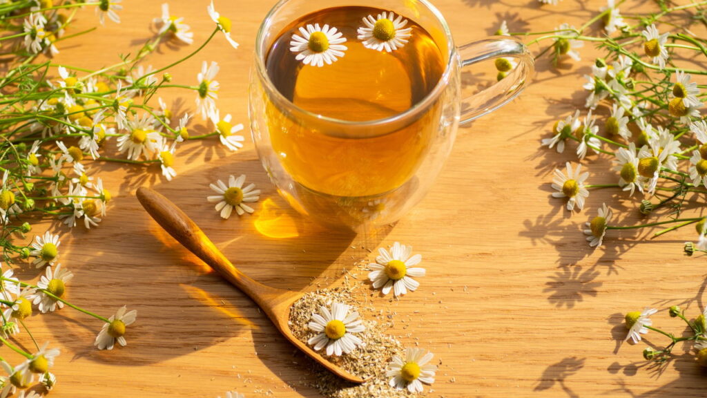 Esse chá tem efeito calmante e ajuda a dormir pesado
