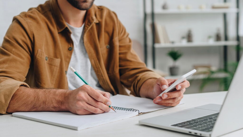 IA revela 5 cursos ideais para quem passou dos 30 anos