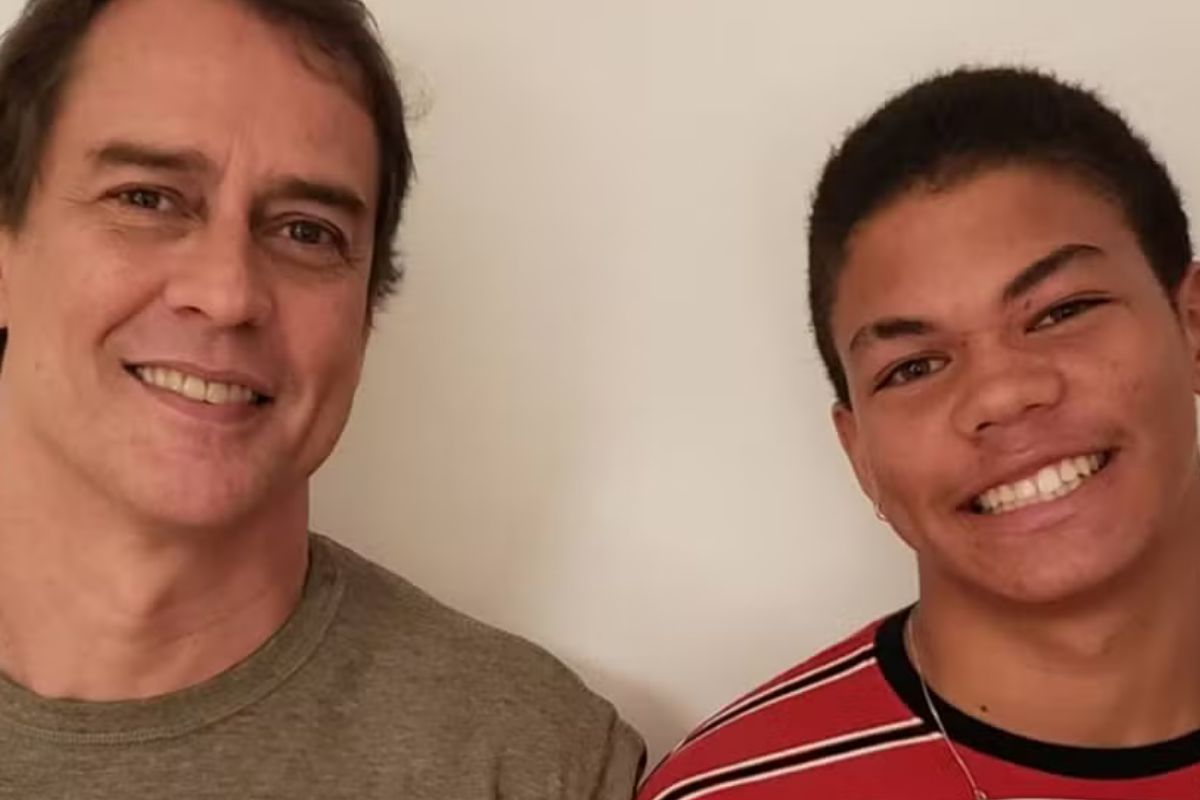 Marcello Antony com os cinco filhos e a esposa em 2015 — Foto: Redes sociais