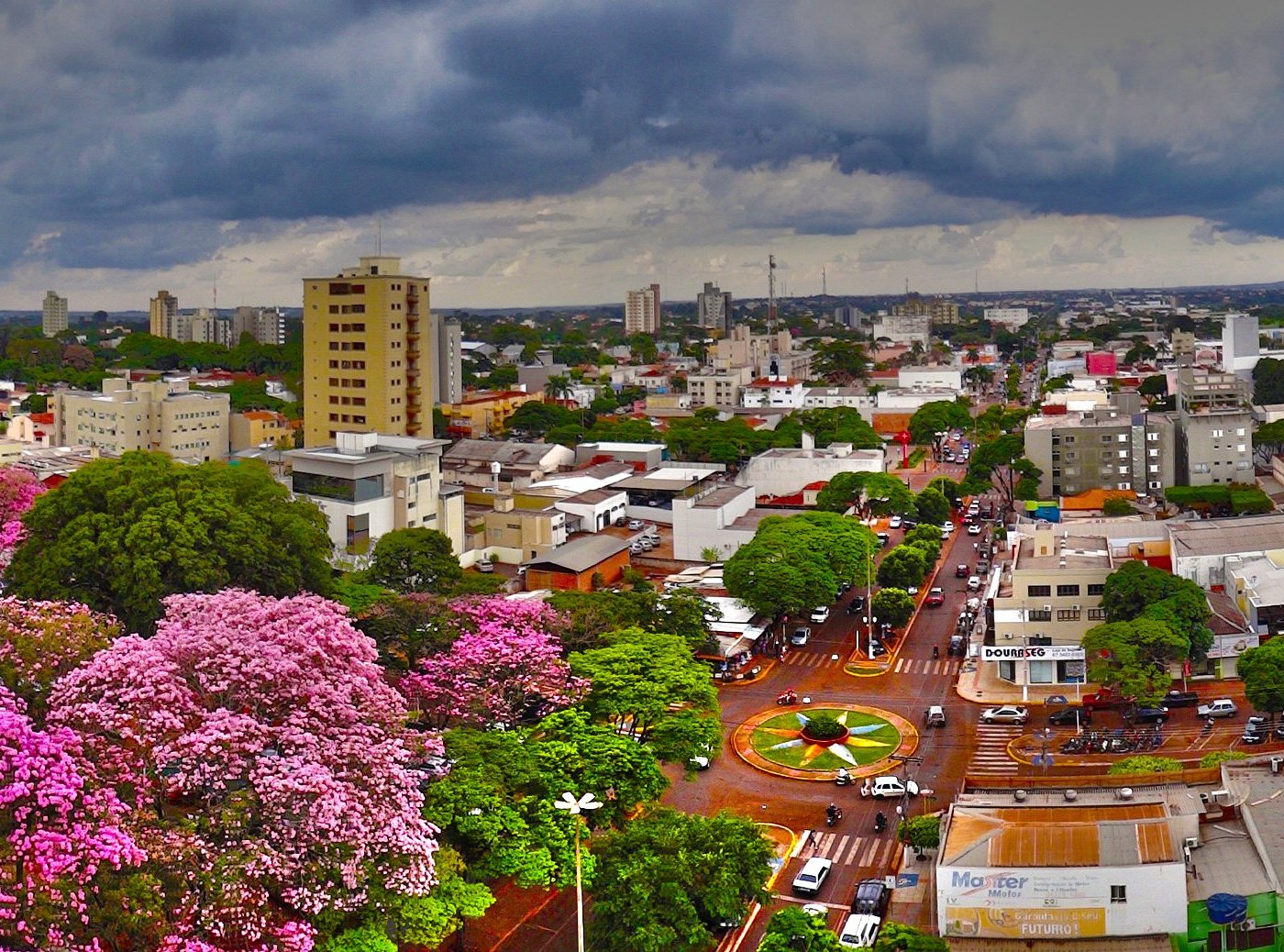 Essa cidade atrai estudantes e famílias com infraestrutura e natureza