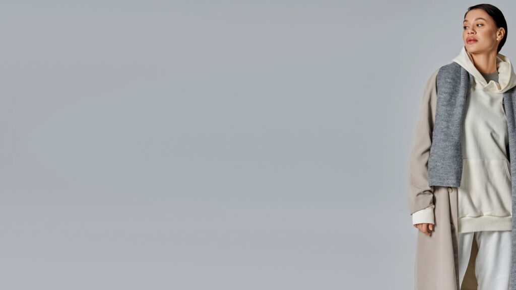 Como o estilo clean de Carolyn Bessette-Kennedy domina 2025