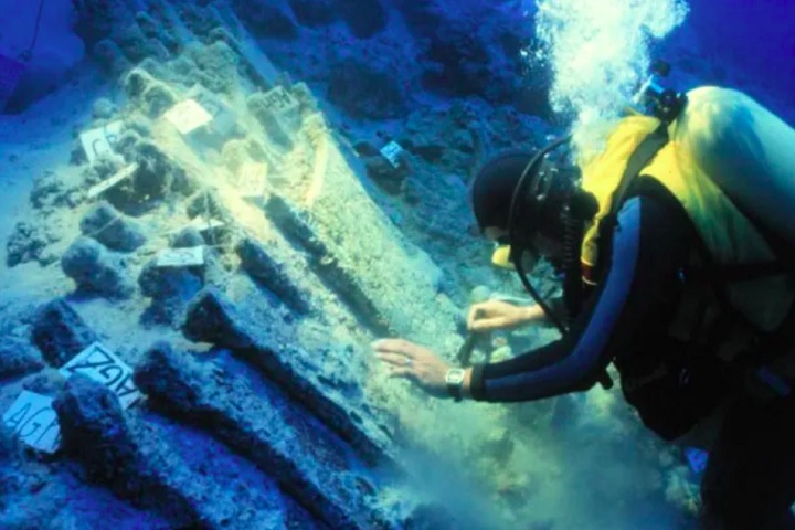 Dois séculos e meio depois de ter desaparecido, um navio explorador perdido reaparece intacto ao largo da Austrália, oferecendo uma notável cápsula do tempo de outra era