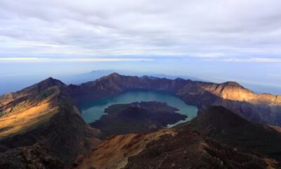 Brasileira morre no monte Rinjani e resgate mobiliza 50 profissionais