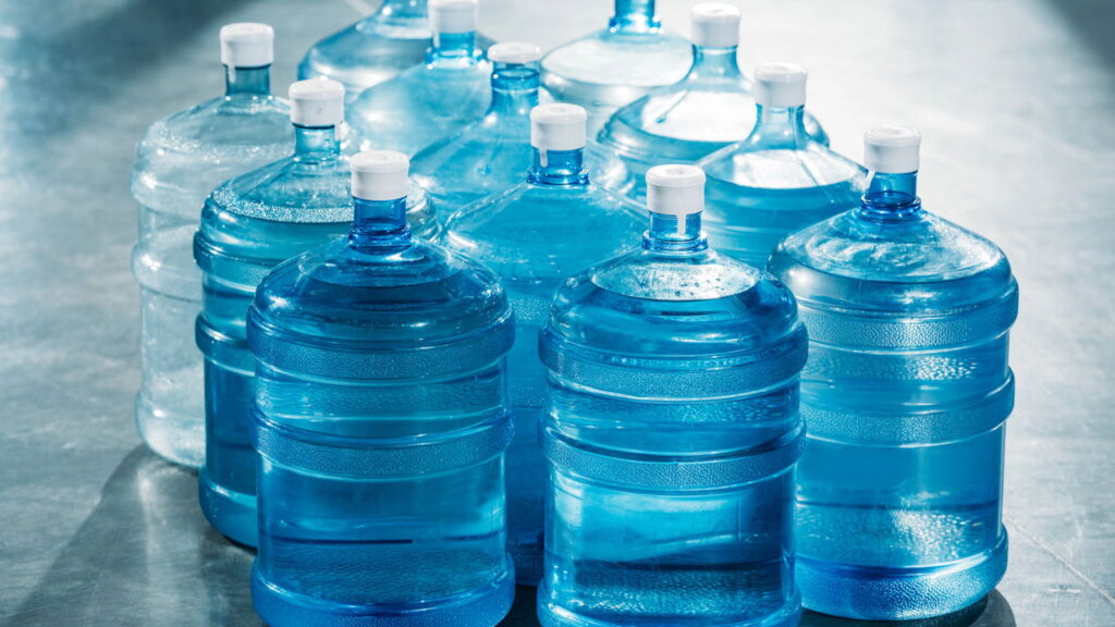 Limpar galão de água do jeito errado afeta a qualidade da água