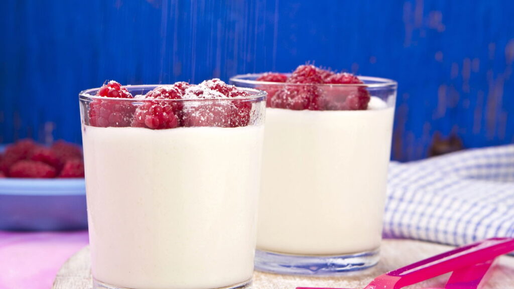 A sobremesa de gelatina que sua avó fazia voltou com tudo