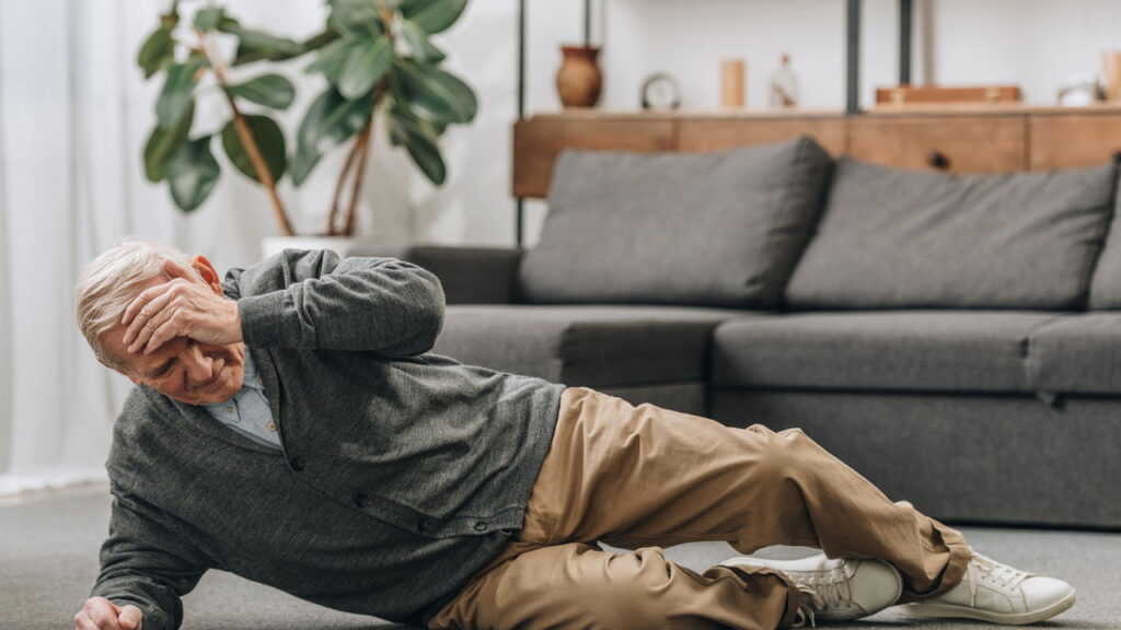 Prevenção definitiva para evitar quedas em idosos em casa