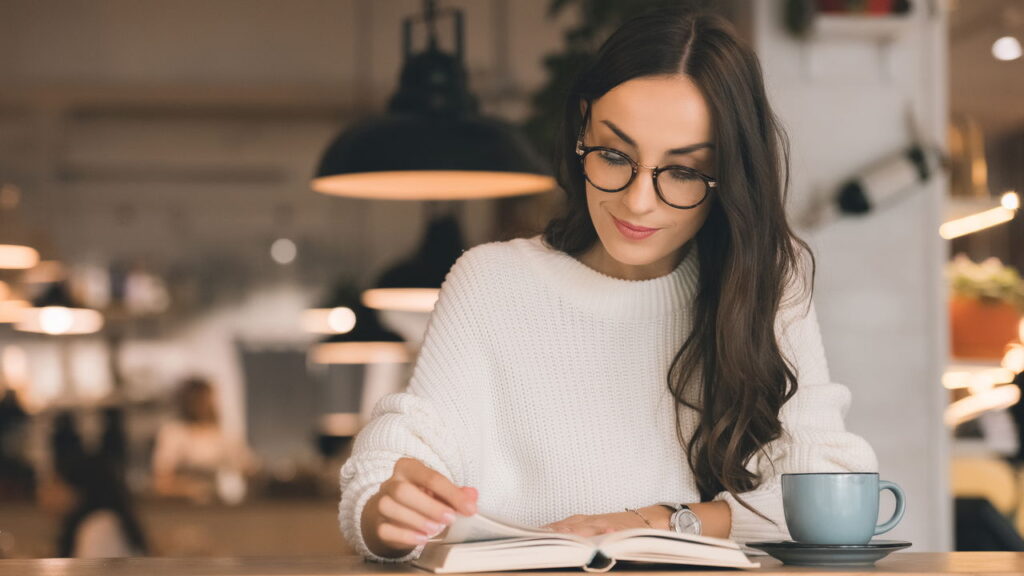 Ideias brilhantes para montar um cantinho de leitura aconchegante