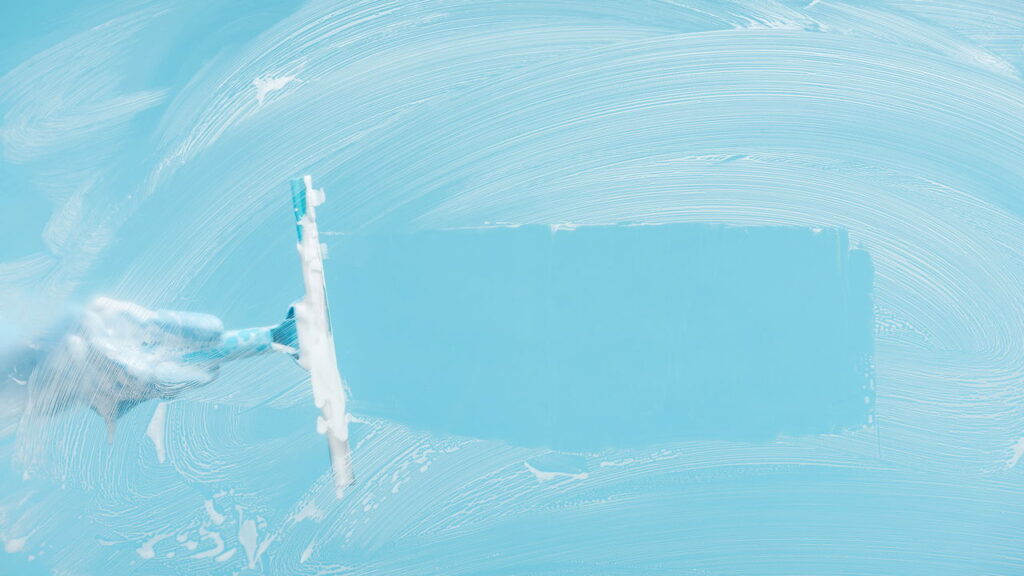 Misturinha mágica elimina manchas de vidro em segundos