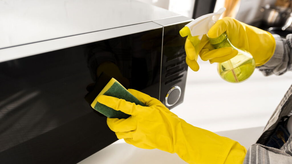O segredo definitivo para limpar micro-ondas e eliminar odores