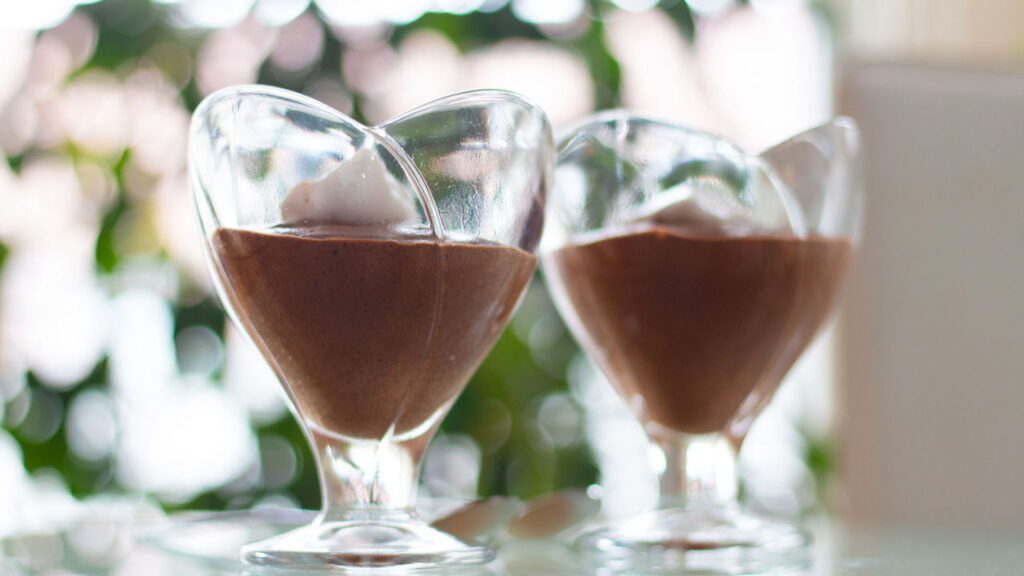 Mousse de chocolate sem leite condensado que derrete na boca
