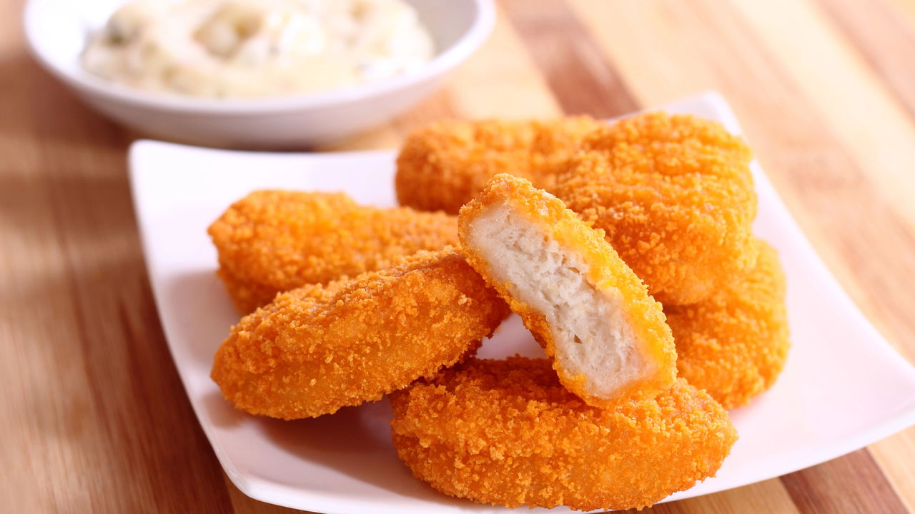 Como fazer nuggets de peixe crocantes sem fritura